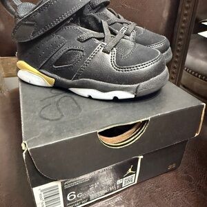 Jordan Kids Sneakers in Black and Gold